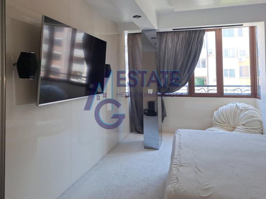 Продава се Двустаен апартамент в Бургас, Център - 80 кв.м за 1594 €/кв.м - Снимка #5