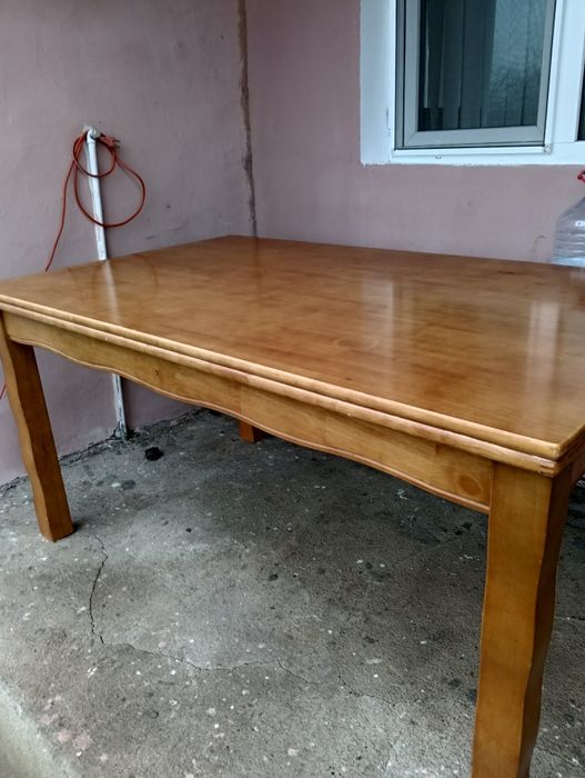 Трапезарна маса хол