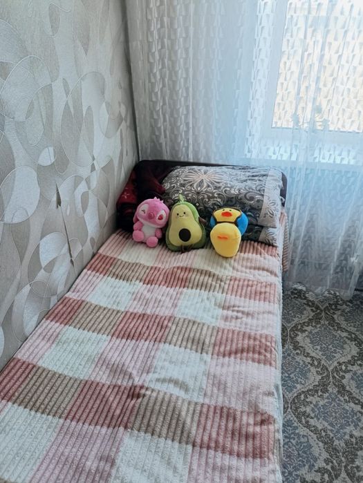 Кровать с матрасом