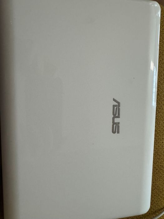 Продавам Laptop ASUS