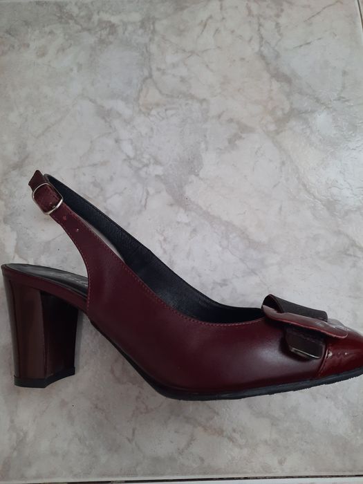 Продавам чисто нови дамски обувки - №38