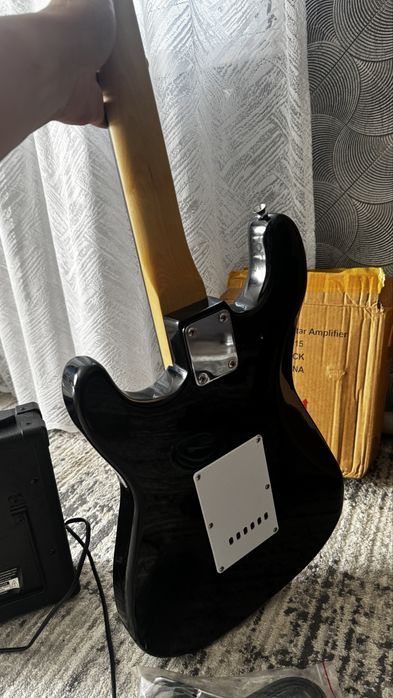 Продам электрогитару срочно