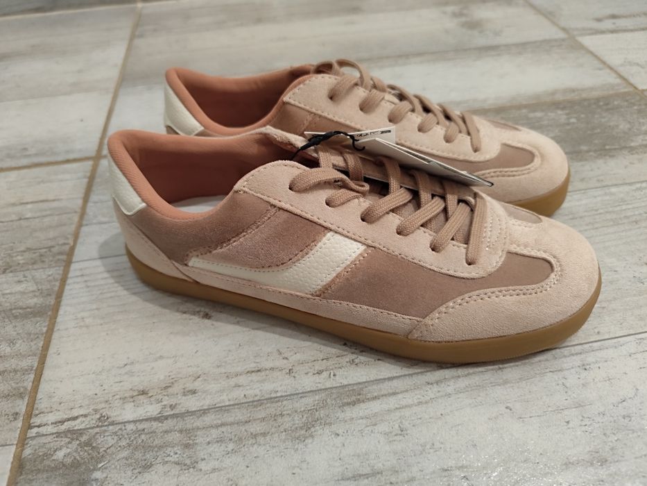 Велурени сникърси ZARA