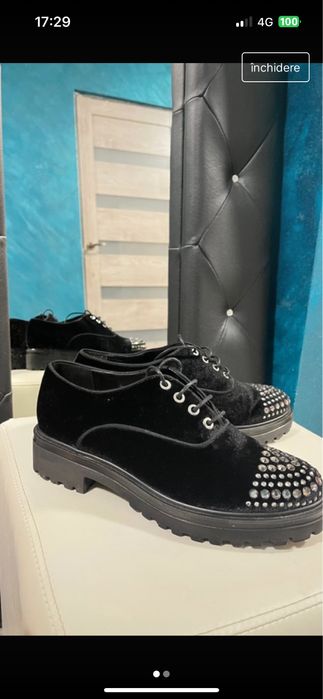 Pantofi cu petricele