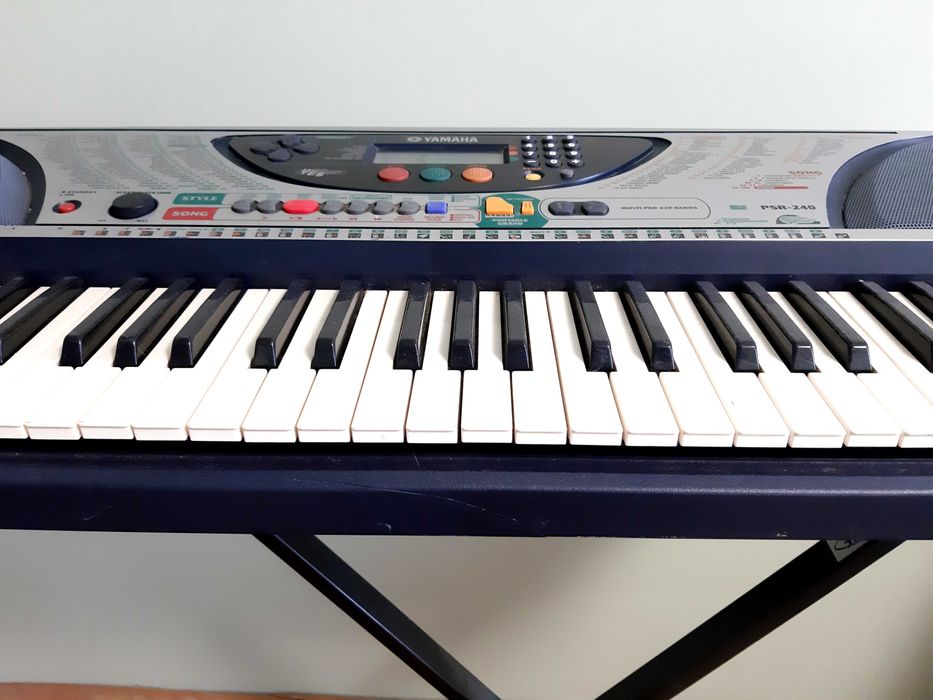 YAMAHA psr 240 Синтезатор / Клавир