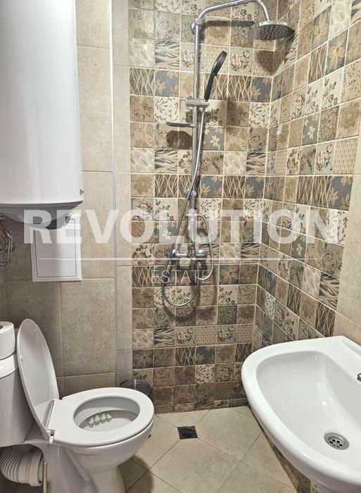 Дава се под наем Едностаен апартамент в Варна, Лятно кино Тракия - 38 кв.м за 250 € - Снимка #2