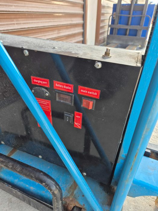 високоповдигач стакер