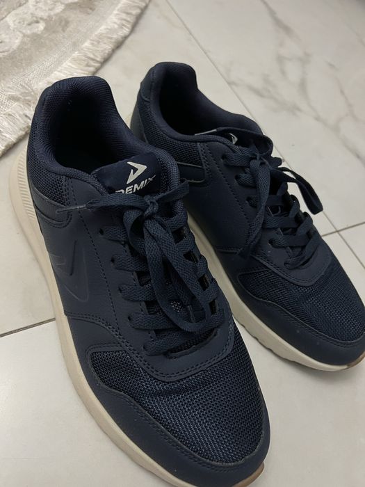 Оригинальные кроссовки demix