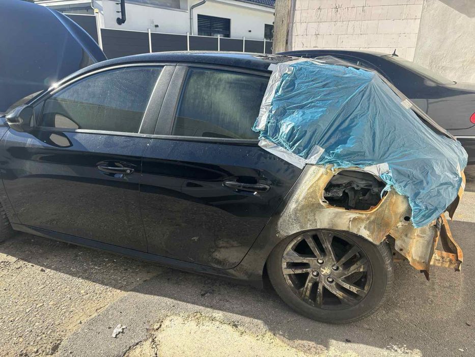 На части Peugeot 208 1.2 бензин 42000км 2021г ръчка