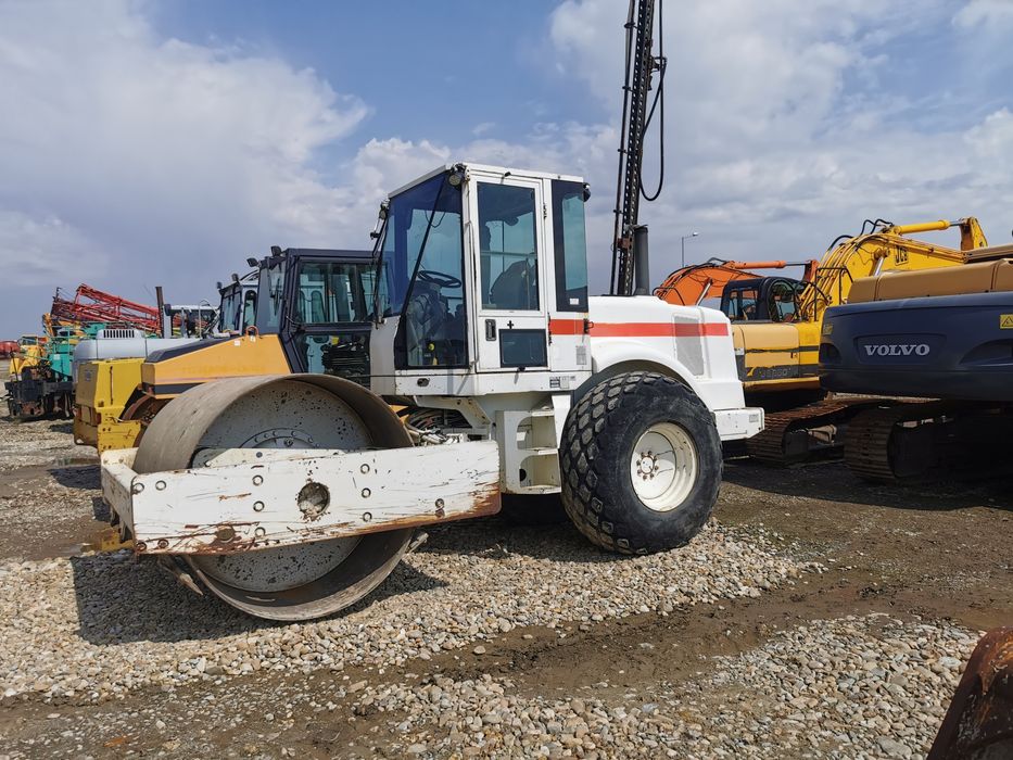 Închiriez cilindru compactor