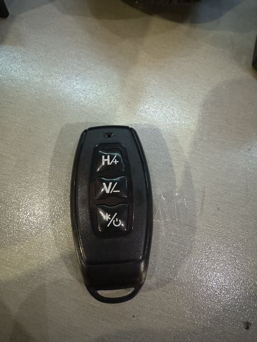 Продавам лазерен нивелир със зелен лазер