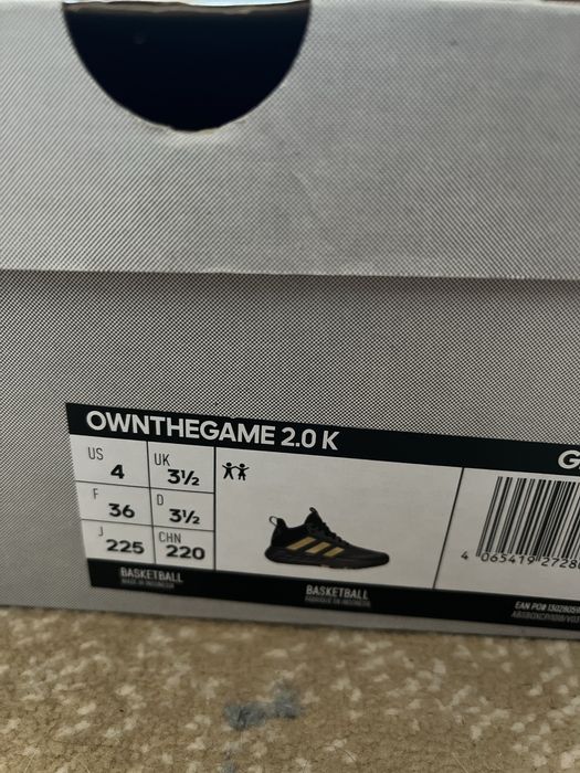 Adidasi baschet mar.36 si Nike 36