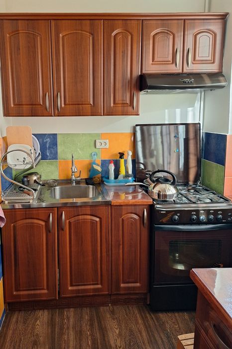 Продаю свой кухонный гарнитур б.у в хорошем состоянии  200 $