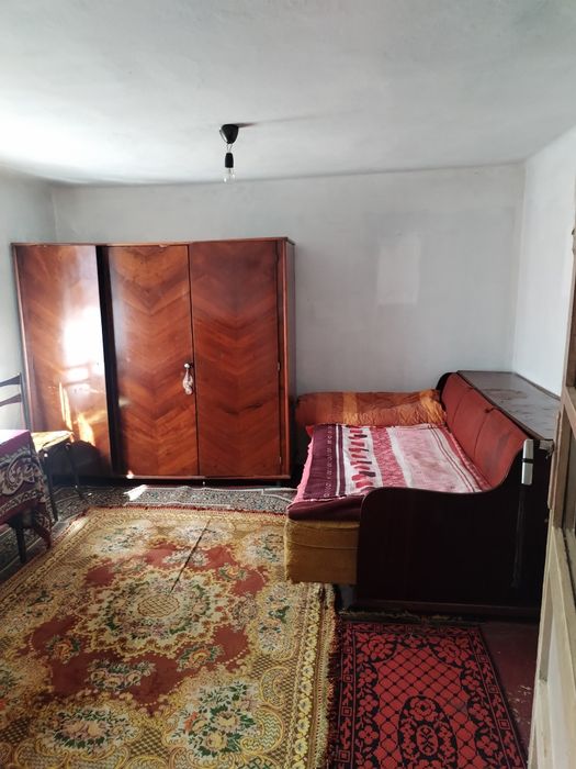 Teren cu casă de vânzare Titu(Salcuta 920 mp teren) - casă veche cu 3 camere