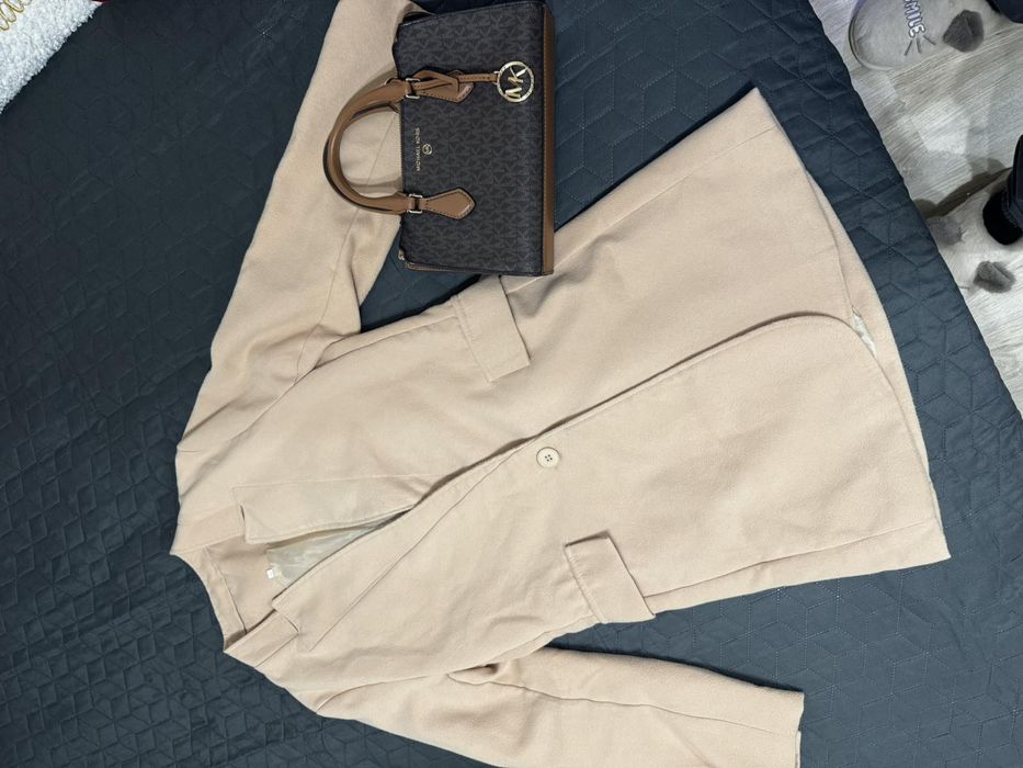 Бежово дамско сако