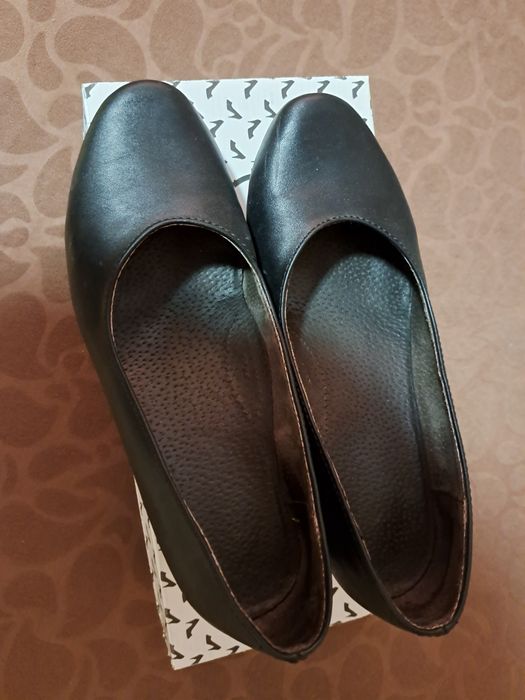 Дамски обувки с нисък ток