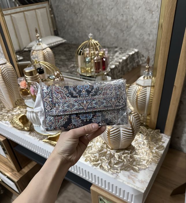 Кошелен новый очень красивый