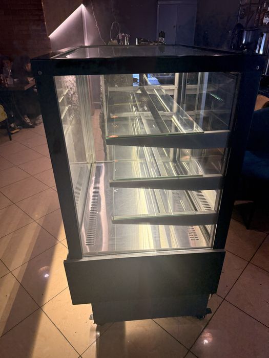 Витрина холодильник