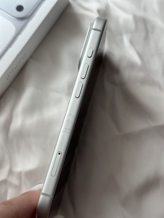Vând Iphone 17 pro silver