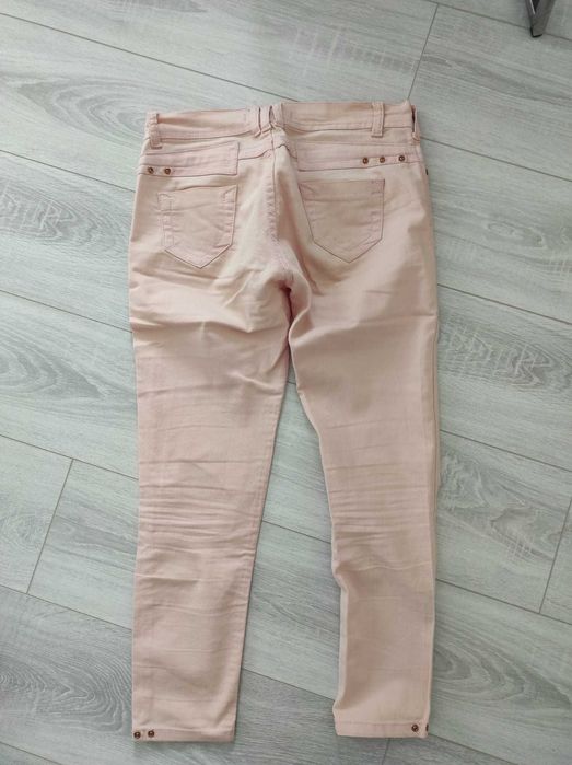 Розов панталон, материята е еластична