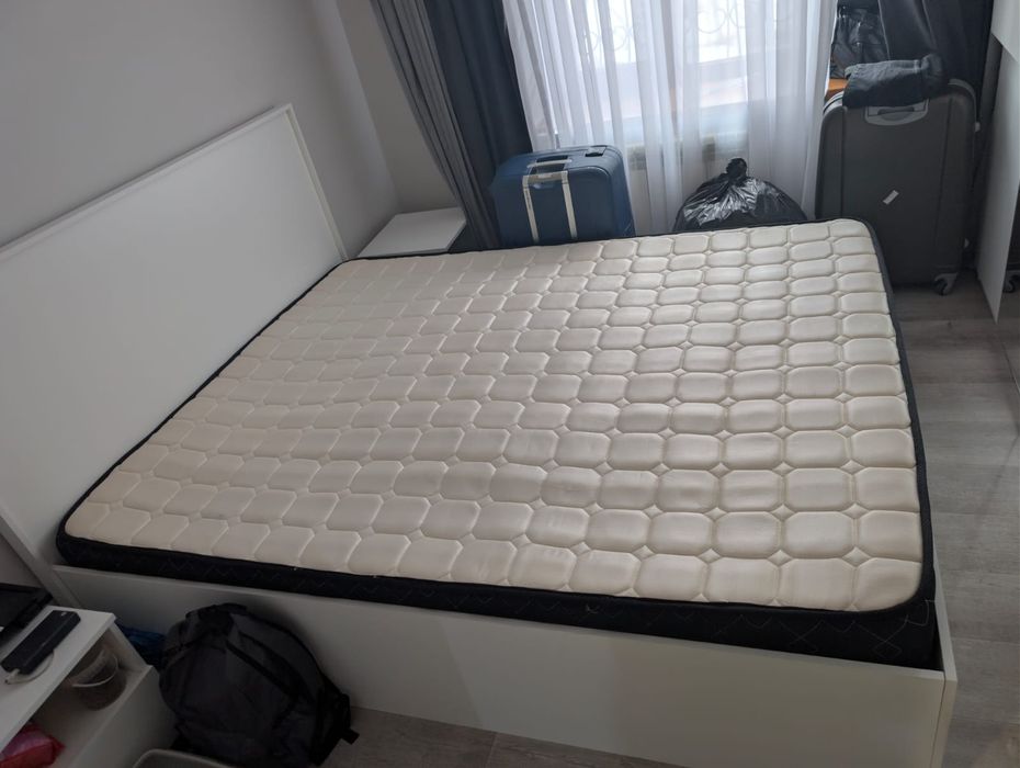 СРОЧНО продаю двухспальную кровать и тумбочки