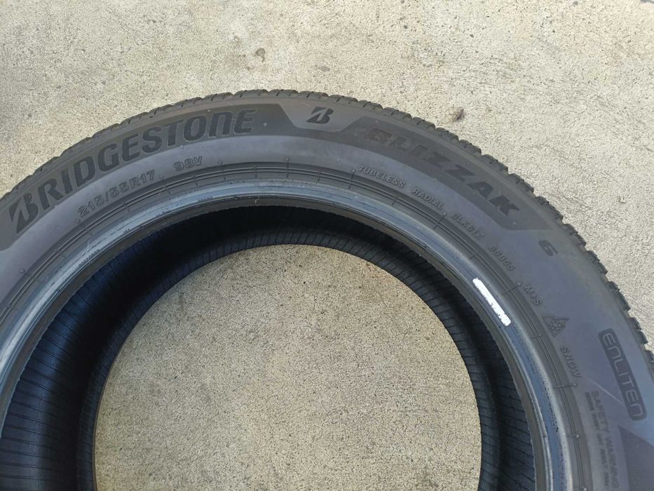 Doua anvelope iarna 215 55 17 bridgestone blizzak 6 cu 7,5 mm dot 2025