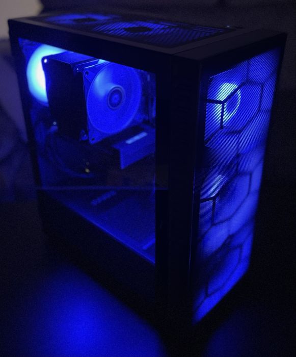 RTX 5050 / RYZEN 5 5000 / 16GB RAM  / 500GB SSD