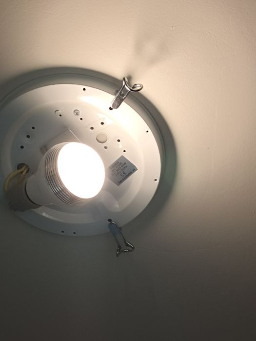 Bluetooth крушка с вградена тонколона Mipow