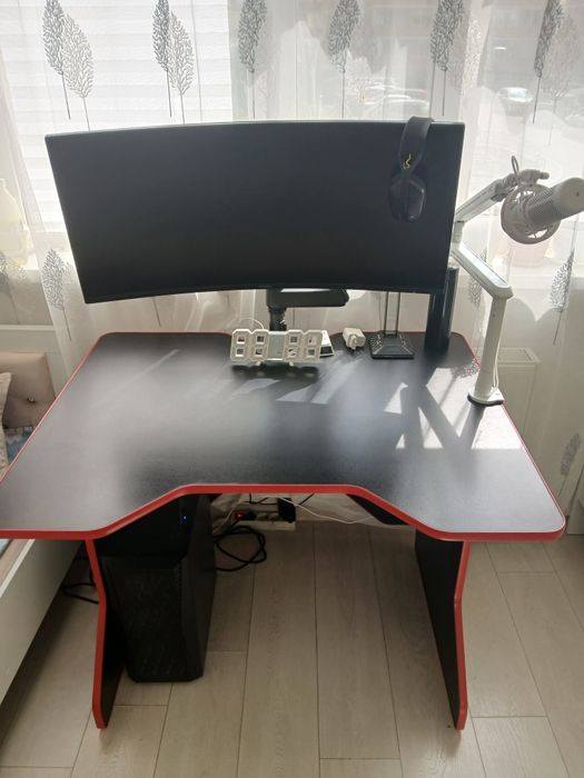 Продам компьютерный стол с полками