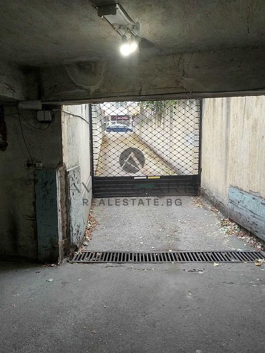 Продава се Гараж / Паркомясто в Пловдив, Кючук Париж - 25 кв.м за 1000 €/кв.м - Снимка #2