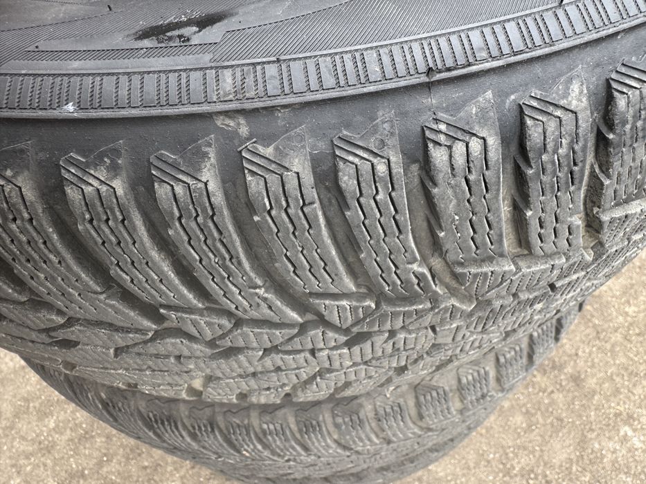 Vand anvelope iarna  215 60 16