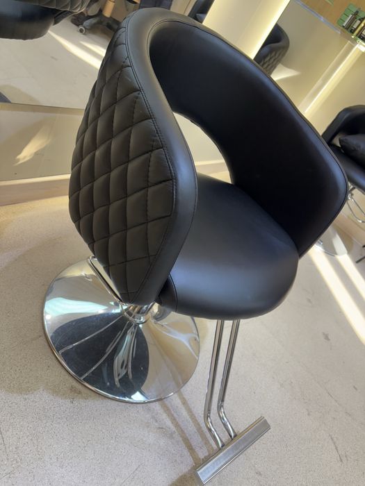 Продам парикмахерское кресло