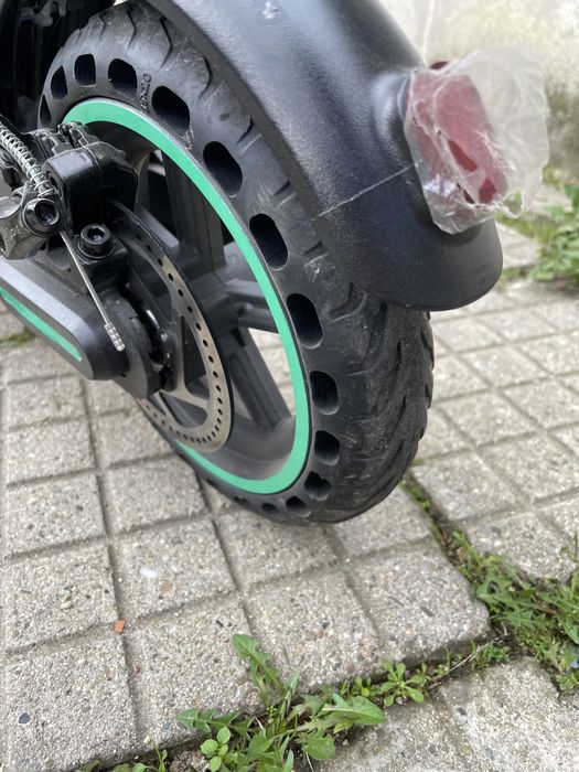 Ел Тротинетки чисто нови