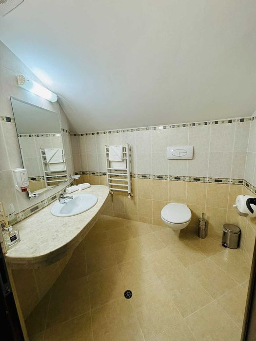 ХОТЕЛ с РЗП 1300 кв.м., работещ, град Карлово