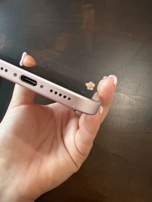 Продаван розов iPhone 15 128GB