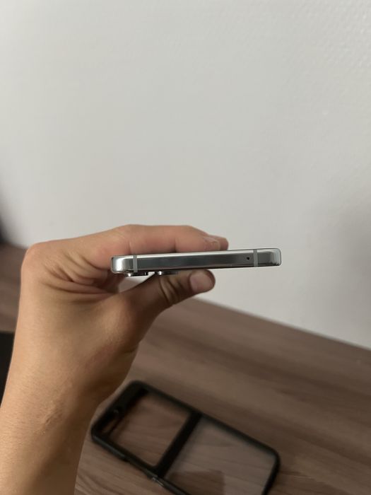 Продаётся Samsung Galaxy Z Flip5 256 ГБ