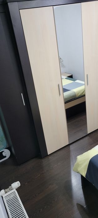 Mobilier dormitor format din dulap ,pat comodede pat si comoda pt .tv