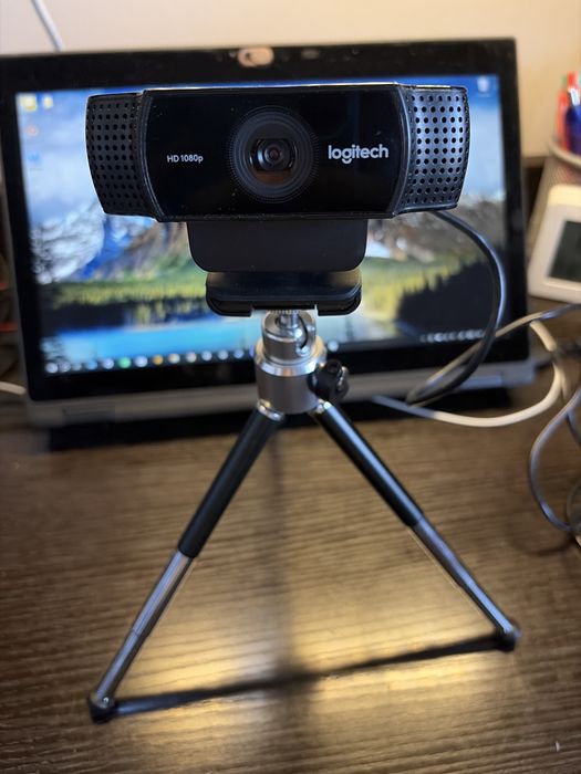Веб камера logitech со штативом