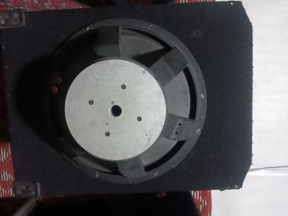 18 дюм Солтон Крафт динамиклар сотилади.