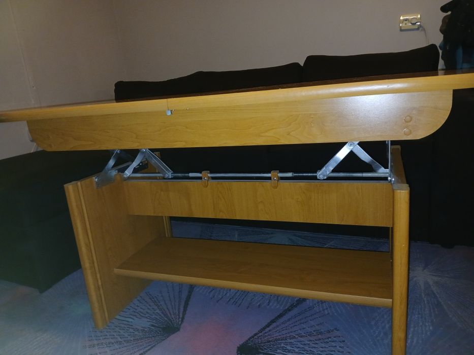 Маса 3 във едно холова трапезно и разтегателна.