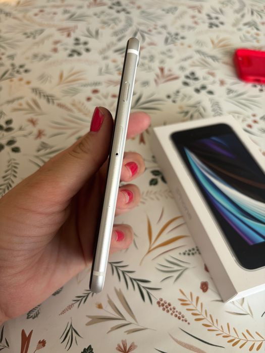 Iphone SE 2020- White -Като нов-без драскотини