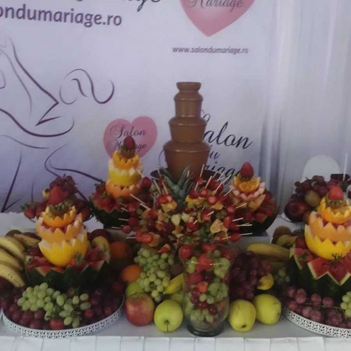 Fântâna de ciocolată și bar fructe