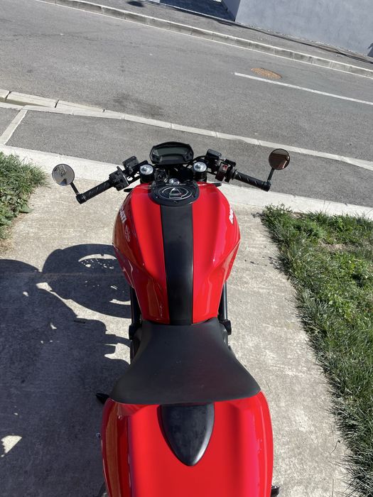 Vând Ducati Monster 696