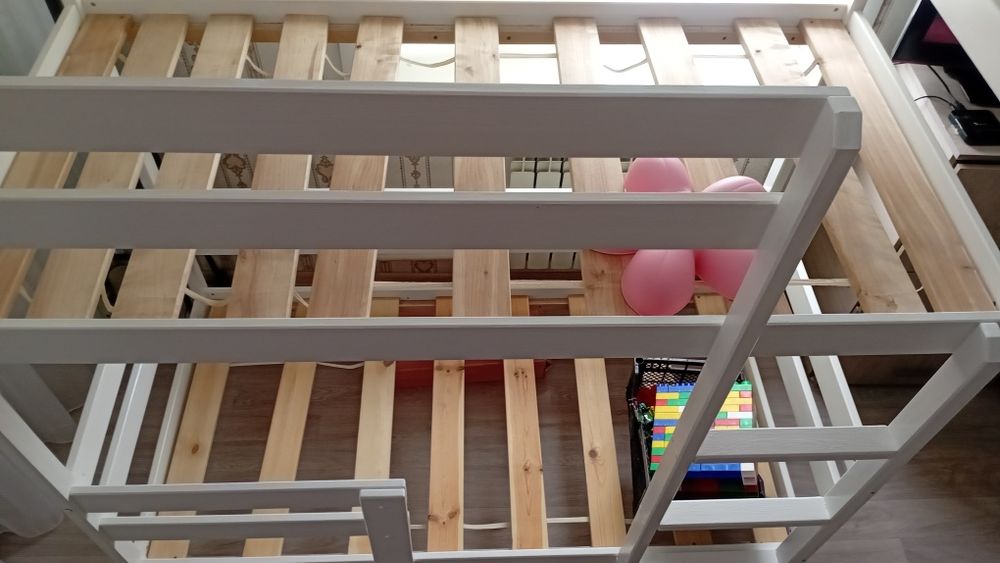 Двухярусная кровать