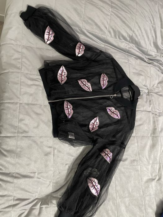 Продам костюм, куртку, кофту.