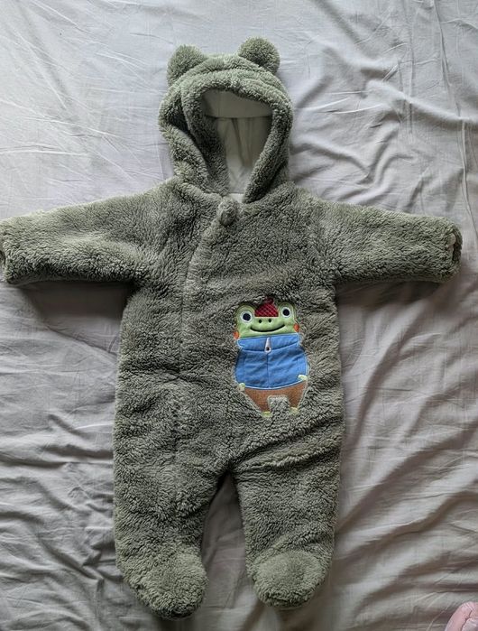 Продам комбинезоны детские