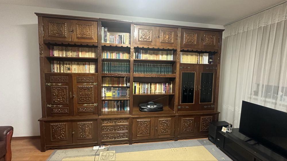 Bibliotecă din lemn masiv