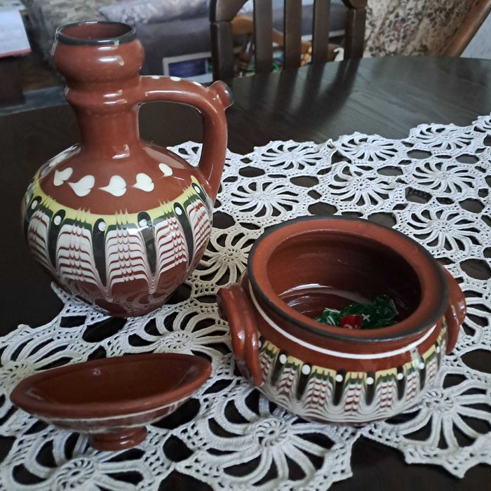 Керамични стомни и захарница