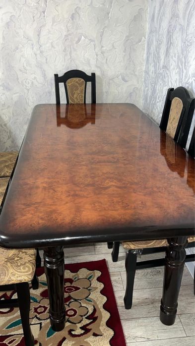 Продам стол со стульями в комплекте 6 шт  в хорошем состоянии