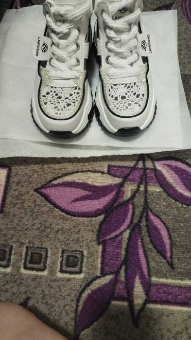 Продам кроссовки